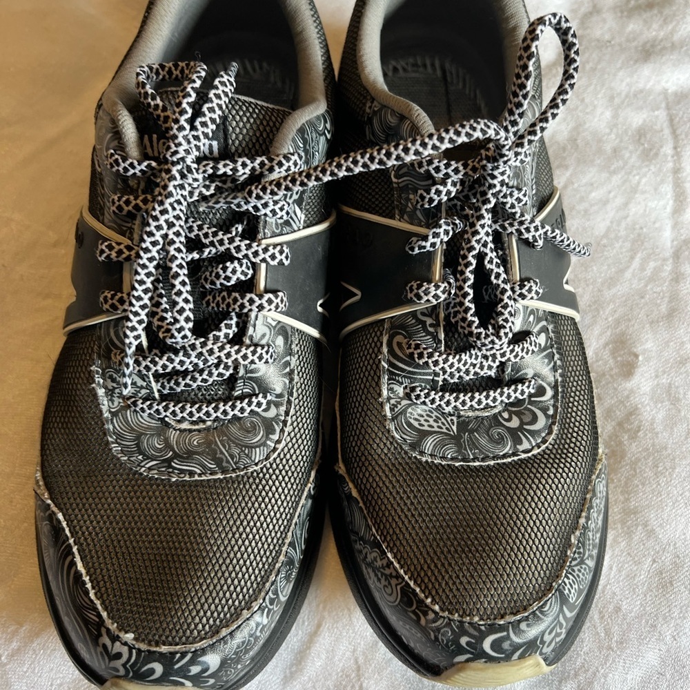 Traq by Alegria Black and Gray Athletic Shoes with Mesh Upper